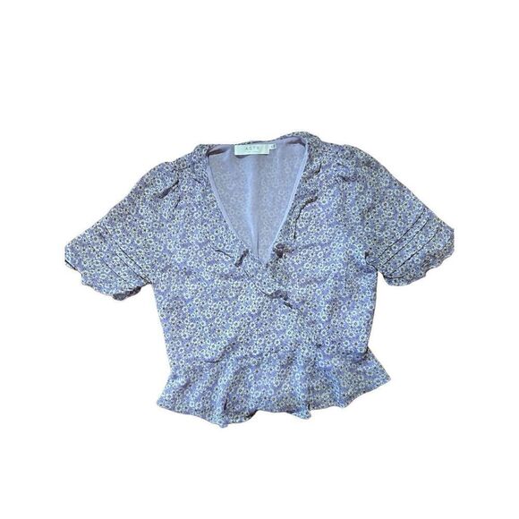 Astr Tops - ASTR The Label Womens Lilac Ditsy‎ Floral Ruffle Vneck blouse Sz M